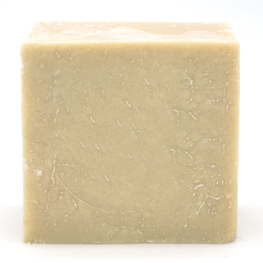 Avlia Turkish Hammam Soap front close-up – six-ingredient natural soap with lemon and peppermint oil, hand-cut texture on white background TR