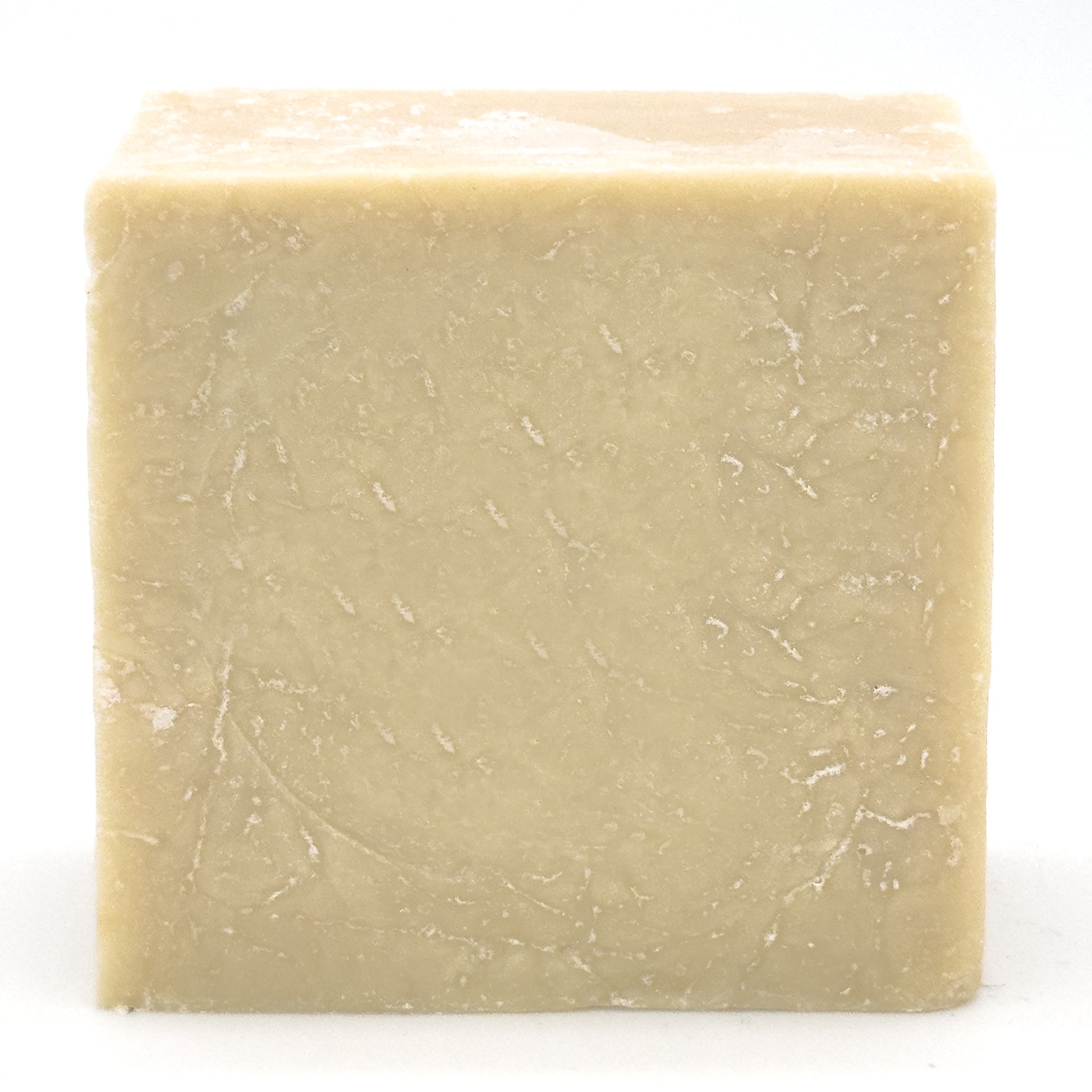 Avlia Turkish Hammam Soap front close-up – six-ingredient natural soap with lemon and peppermint oil, hand-cut texture on white background TR